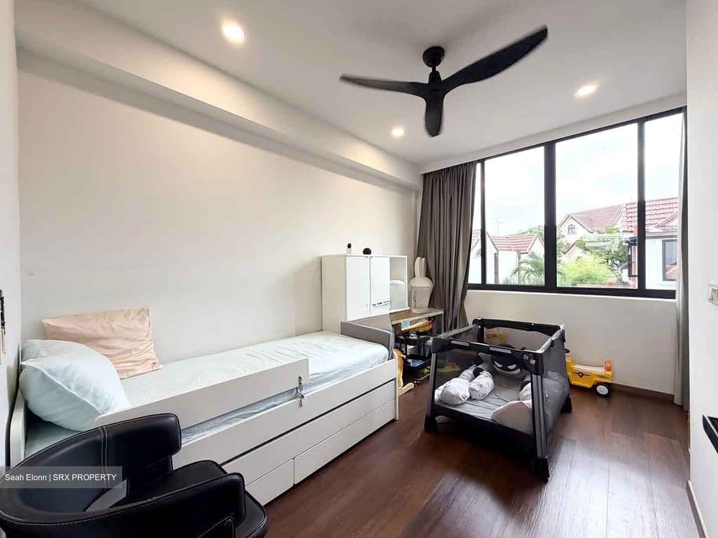 Parry Park (D19), Terrace #574192961